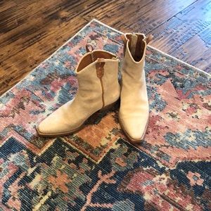 Tan cowboy boots size 38